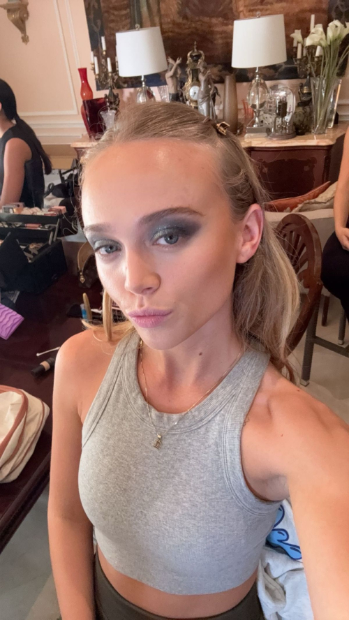 Kyla Dodds Instagram photos, November 2025 14