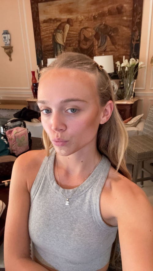 Kyla Dodds Instagram photos, November 2025 15