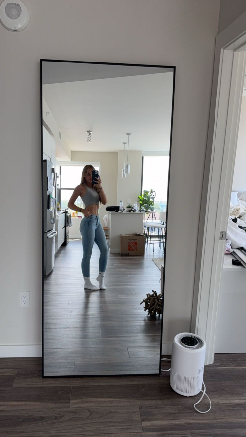 Kyla Dodds Instagram photos, November 2025 3