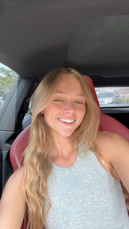 Kyla Dodds Instagram photos, November 2025 5