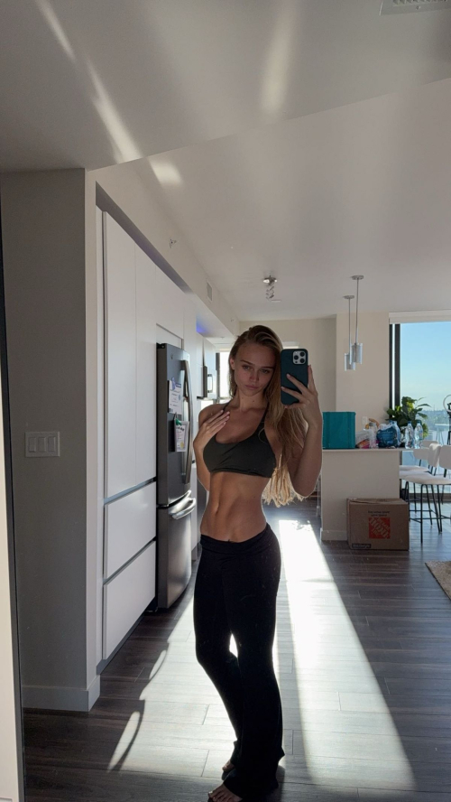 Kyla Dodds Instagram photos, November 2025 6