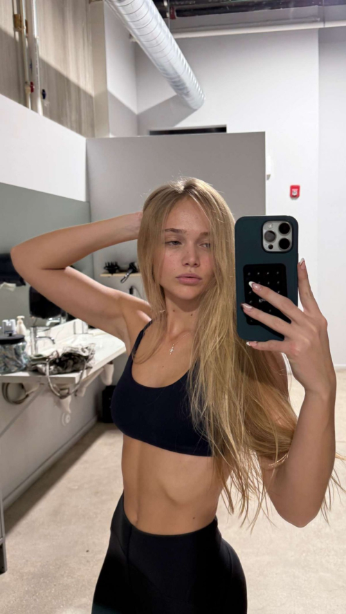 Kyla Dodds Instagram photos, November 2025 9