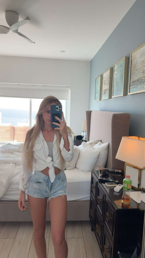 Kyla Dodds Instagram Photos, November 2025 15