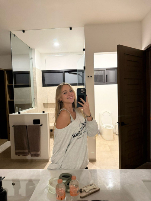 Kyla Dodds Instagram Photos, November 2025 5