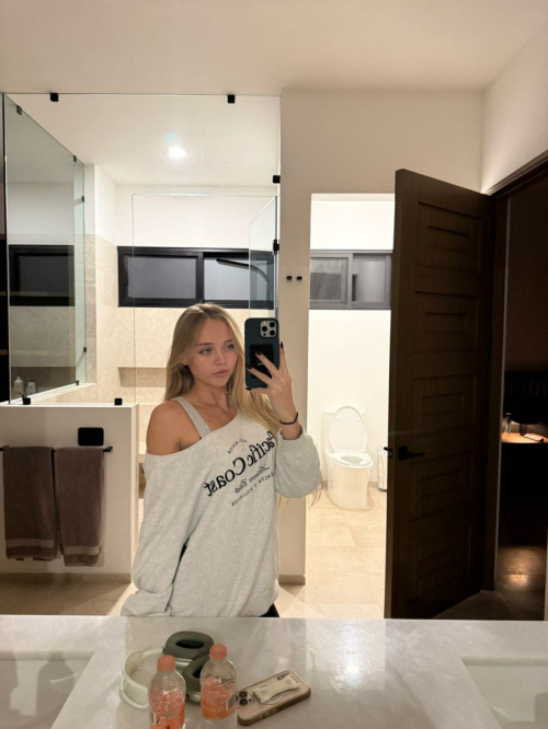 Kyla Dodds Instagram Photos, November 2025 6