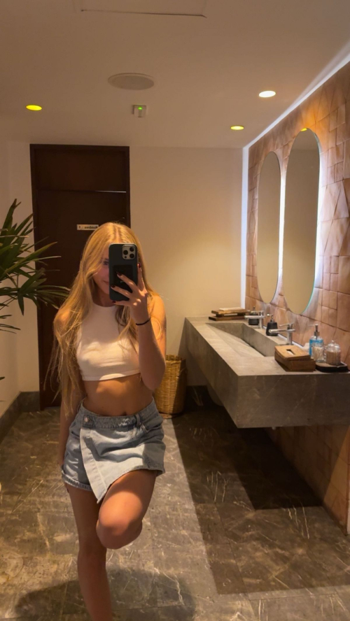 Kyla Dodds Instagram Photos, November 2025 8