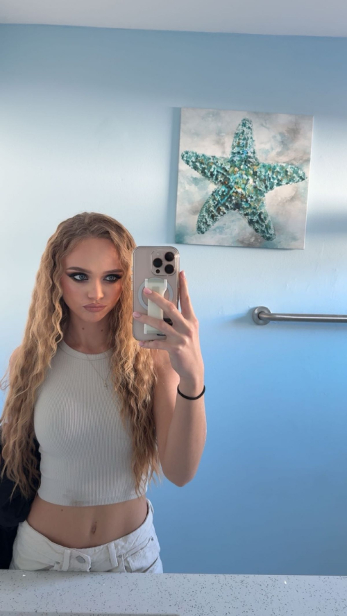 Kyla Dodds Instagram Photos, November 2025 5