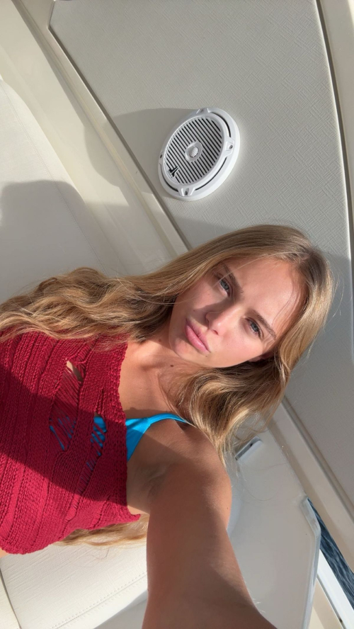 Kyla Dodds Shares Instagram Photo Highlights, November 2025 32