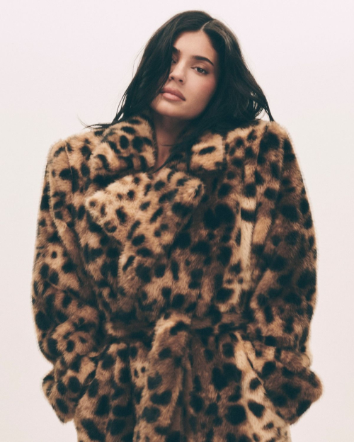 Kylie Jenner Khy Holiday Collection 2025 4