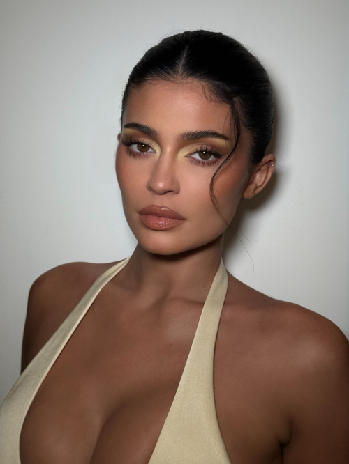 Kylie Jenner Photoshoot, November 2025 2