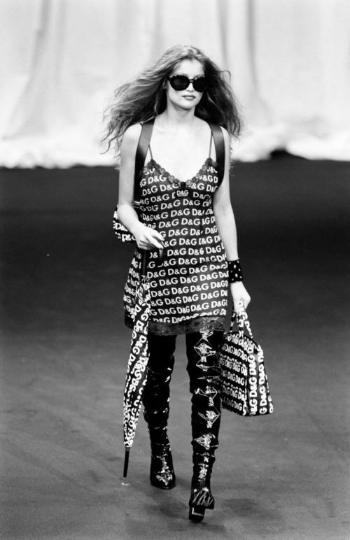 Laetitia Casta at D&G Fall 1995 Ready to Wear Runway, March 1995 2