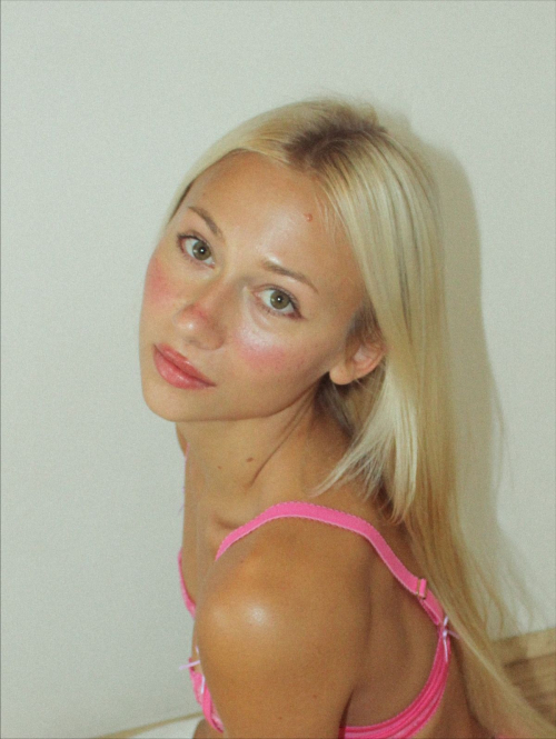 Leila Faler Instagram Photos, November 2025 22