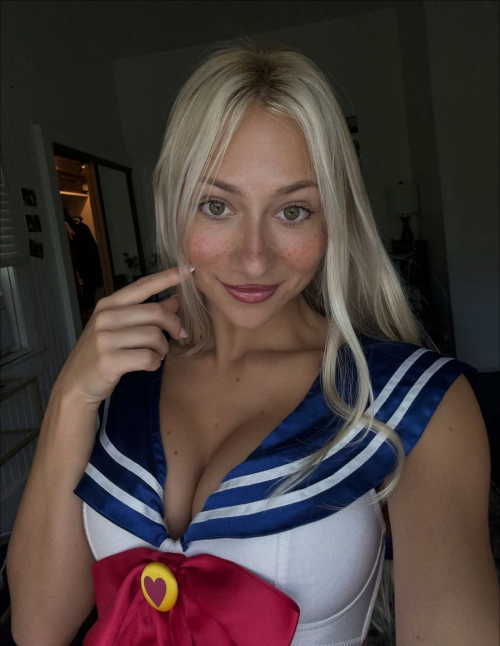 Leila Faler Instagram Photos, November 2025 27