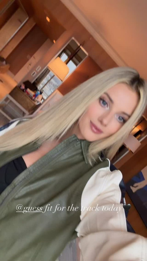 Lindsay Brewer instagram photos, November 2025 1