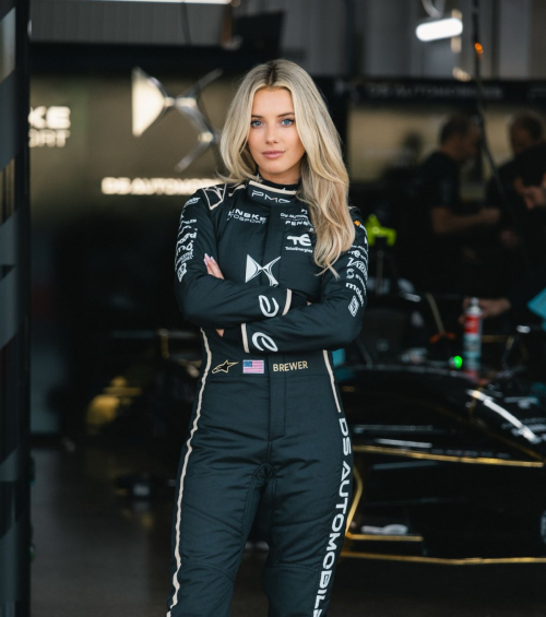 Lindsay Brewer Instagram Photos, November 2025 5