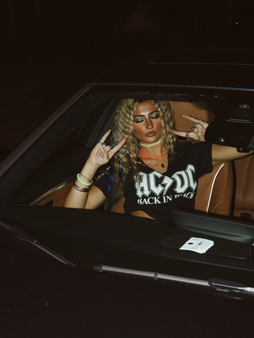 Logan Day Beautiful Instagram Photos, Nov 2025 2