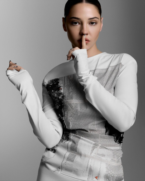 Madelyn Cline Glamour Germany, November 2025 4