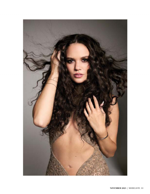 Madison Pettis in Modeliste Magazine, November 2025 1