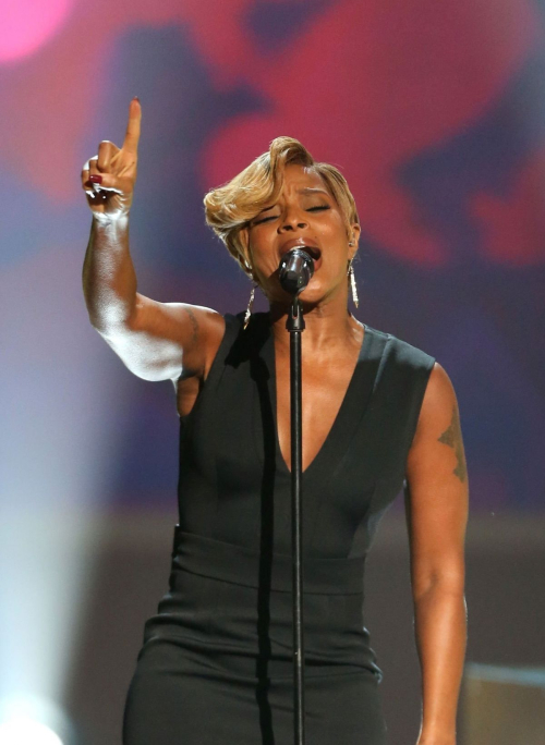 Mary J. Blige A Very Grammy Christmas, 2014 4