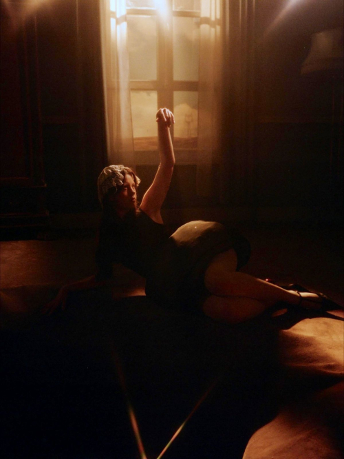 Mia Goth Modern Weekly Style Magazine, 2025 2