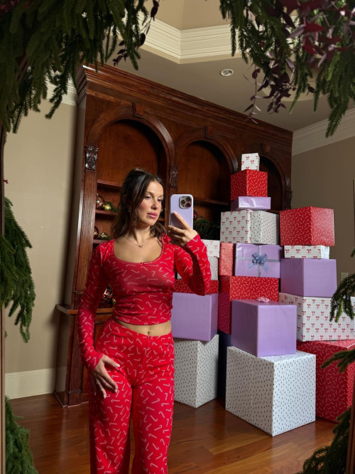 Millie Bobby Brown Florence by Mills Holiday Campaign, 2025 2