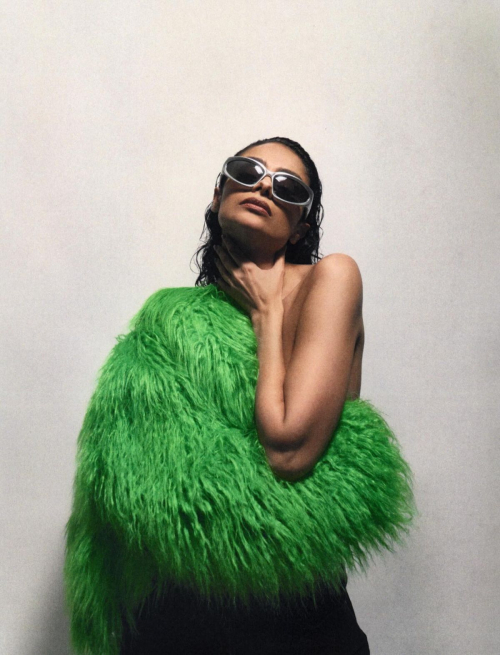 Nazanin Mandi Instagram Photos, November 2025 3