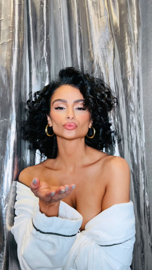 Nazanin Mandi Instagram Photos, November 2025 1