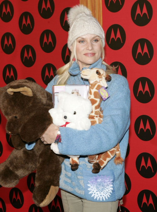 Nicolette Sheridan at Motorola 6th Anniversary Holiday Party, December 2004