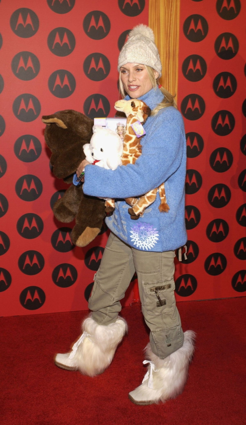 Nicolette Sheridan at Motorola 6th Anniversary Holiday Party, December 2004 1