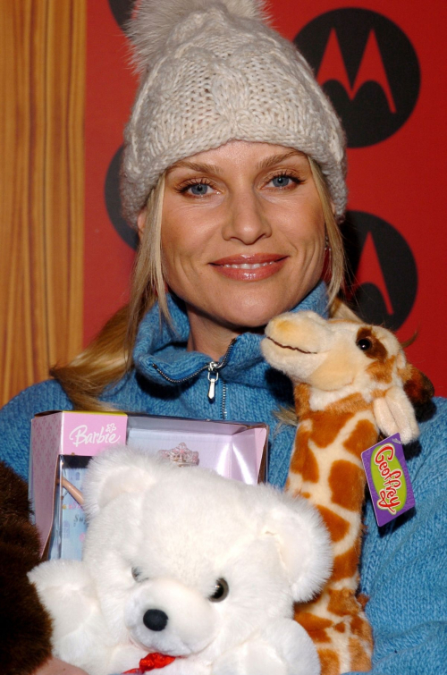 Nicolette Sheridan at Motorola 6th Anniversary Holiday Party, December 2004 2