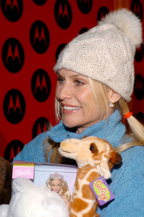 Nicolette Sheridan at Motorola 6th Anniversary Holiday Party, December 2004 3