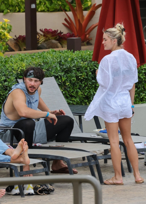 Olivia Dunne bikini pool day in Hawaii, November 2025 11