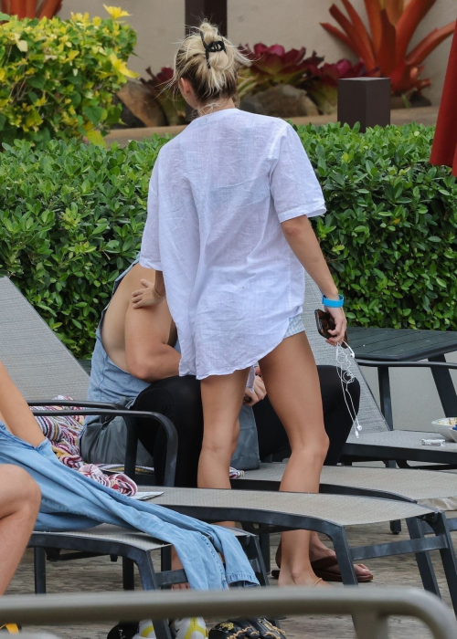 Olivia Dunne bikini pool day in Hawaii, November 2025 12