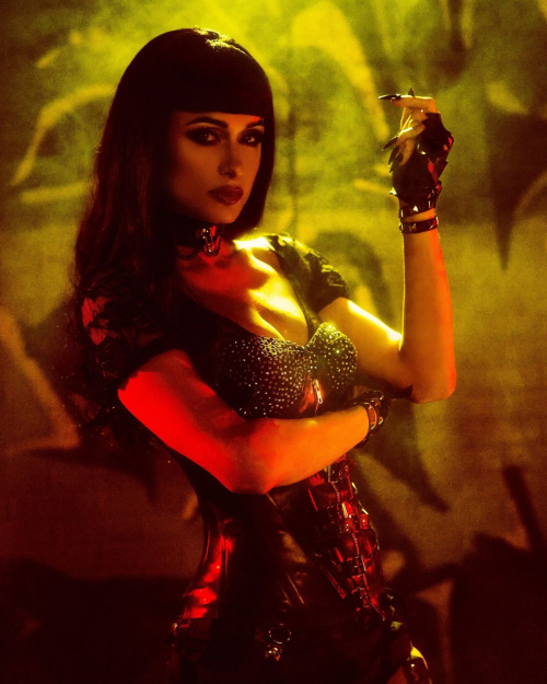 Paris Hilton Stunning Instagram Photos, Nov 2025 1