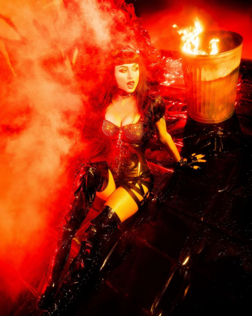 Paris Hilton Stunning Instagram Photos, Nov 2025 8