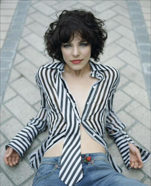 Rachel McAdams lovely for People magazine, 2004 1