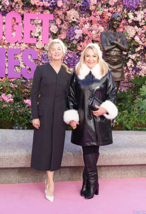Renee Zellweger at Bridget Jones statue unveiling, November 2025 6