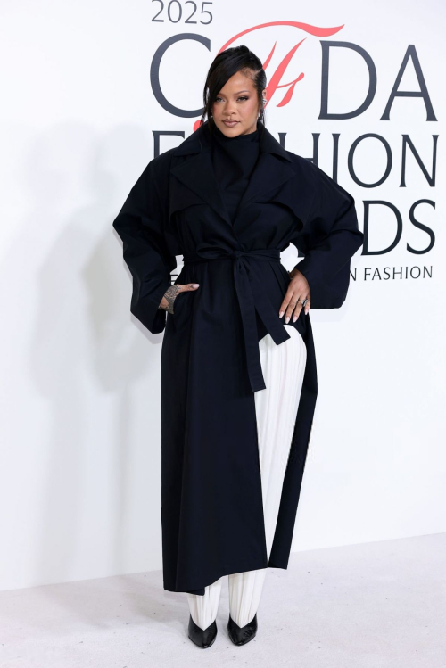 Rihanna at CFDA Awards in New York City, Nov 2025 1