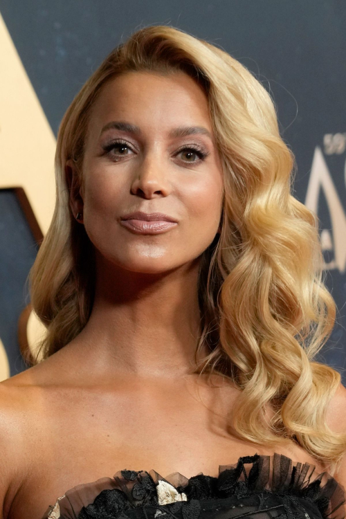 Sabina Gadecki at CMA Awards, November 2025 3