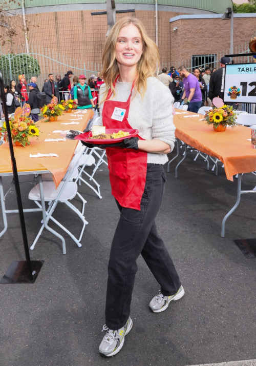 Sara Paxton LA Mission Thanksgiving Dinner, 2024 1