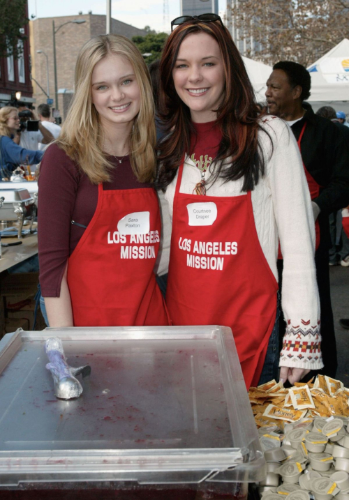 Sara Paxton LA Union Mission Thanksgiving Meal, 2002 1