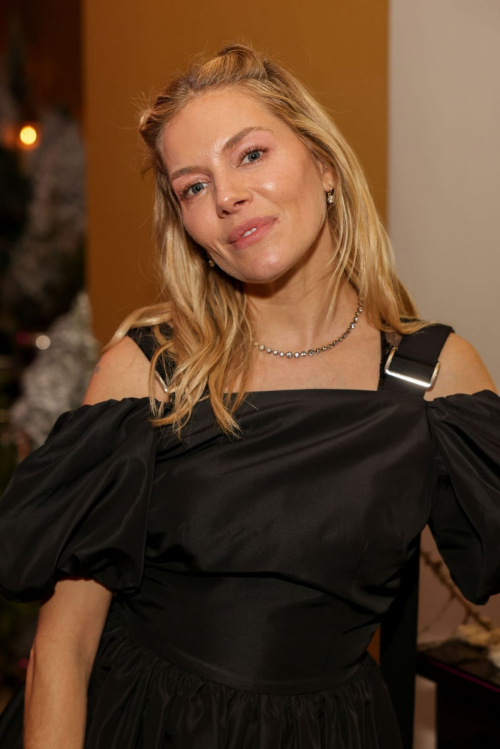 Sienna Miller at Claridges Christmas Tree Party, November 2022 1