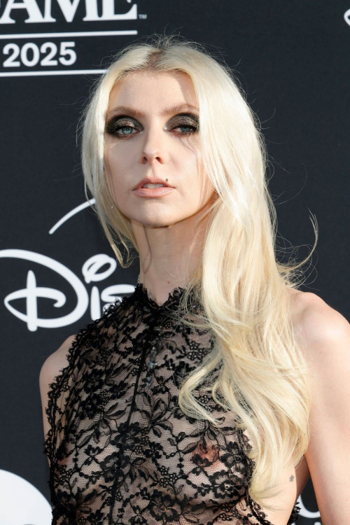 Taylor Momsen at Rock and Roll Hall of Fame Induction, November 2025 1