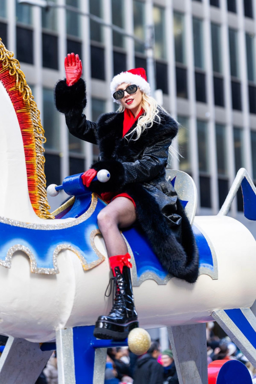 Taylor Momsen Macys Thanksgiving Day Parade New York, November 2025