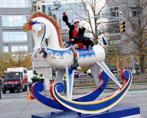 Taylor Momsen Macys Thanksgiving Day Parade New York, November 2025 1