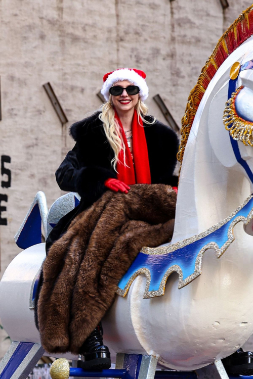 Taylor Momsen Macys Thanksgiving Day Parade New York, November 2025 4