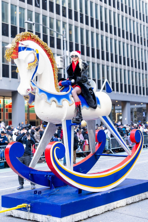 Taylor Momsen Macys Thanksgiving Day Parade New York, November 2025 5