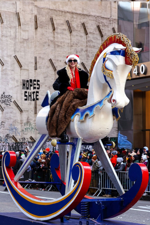 Taylor Momsen Macys Thanksgiving Day Parade New York, November 2025 6
