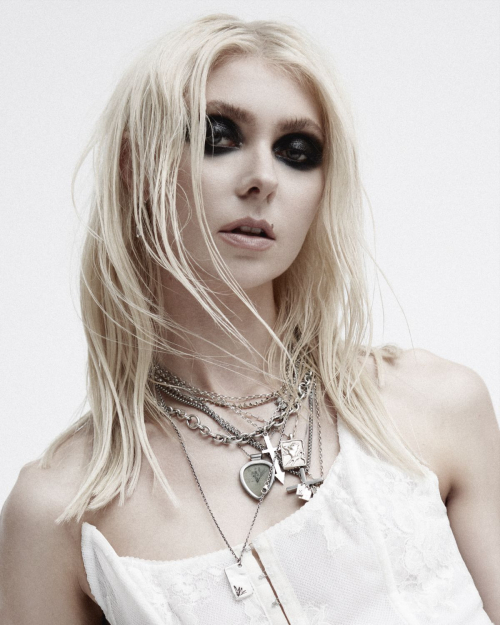 Taylor Momsen Numero Netherlands Digital, November 2025 10