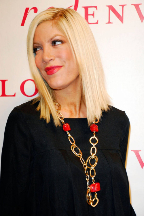 Tori Spelling at Red Envelope Holiday Party New York, 2007 4